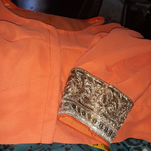 Saree,Blouse, Peticoat - Picture 3 of 8